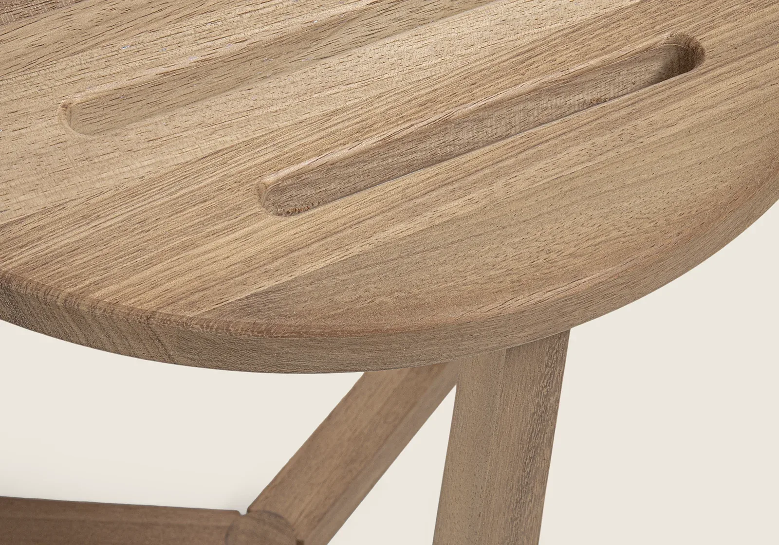Flexform Jiff outdoor coffee table in a garden setting, frame 2